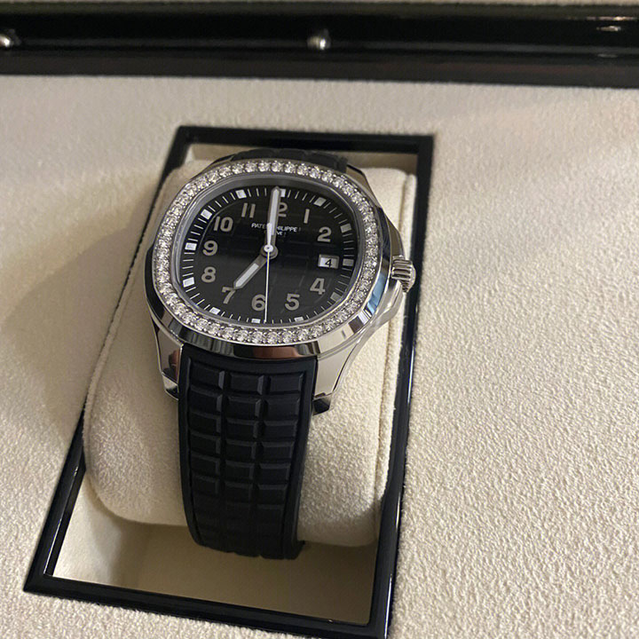 5267/200A-001-Patek Philippe AQUANAUT