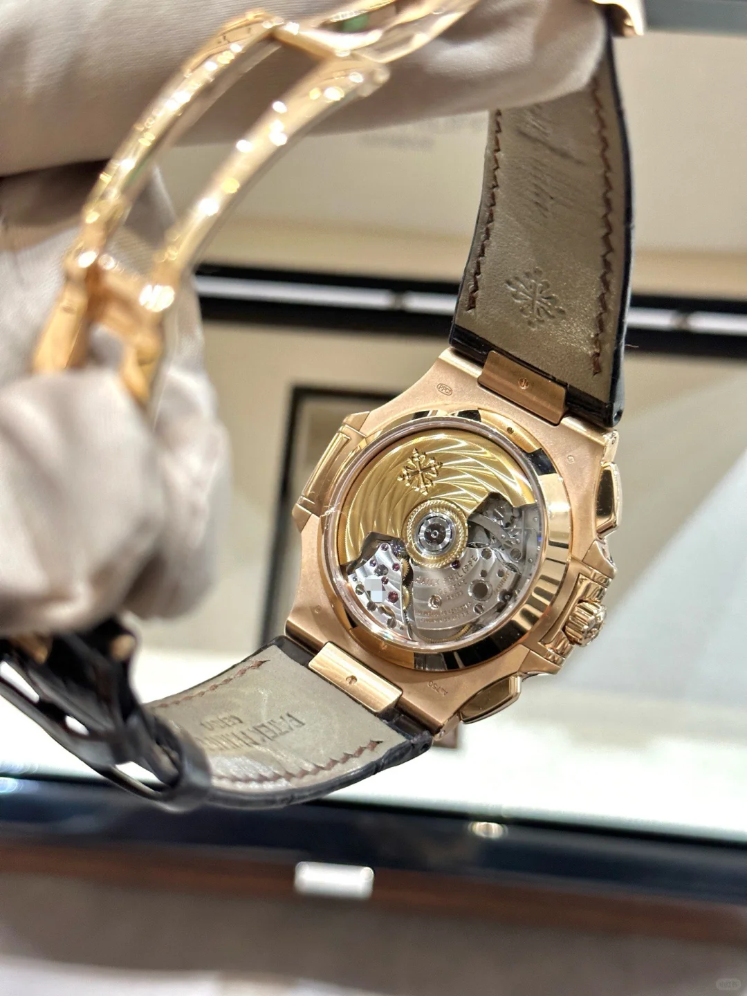 Patek Philippe Nautilus Rose 5980R-001 Replica