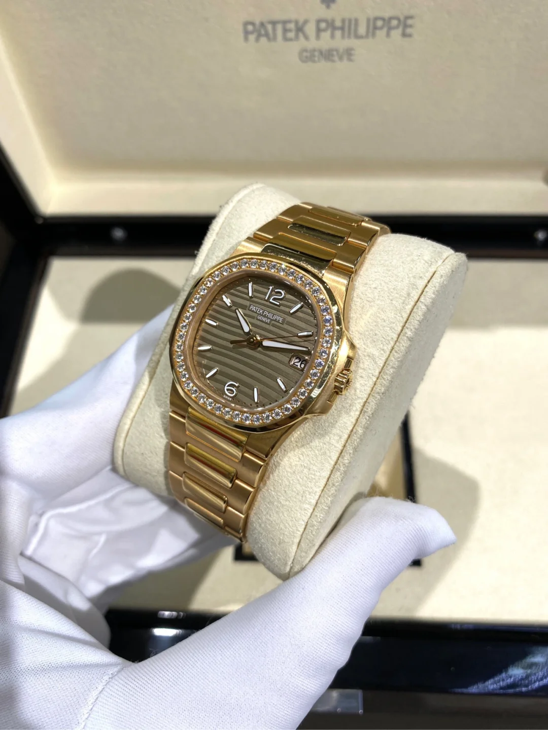 Patek Philippe Nautilus 7010/1R-012 Replica