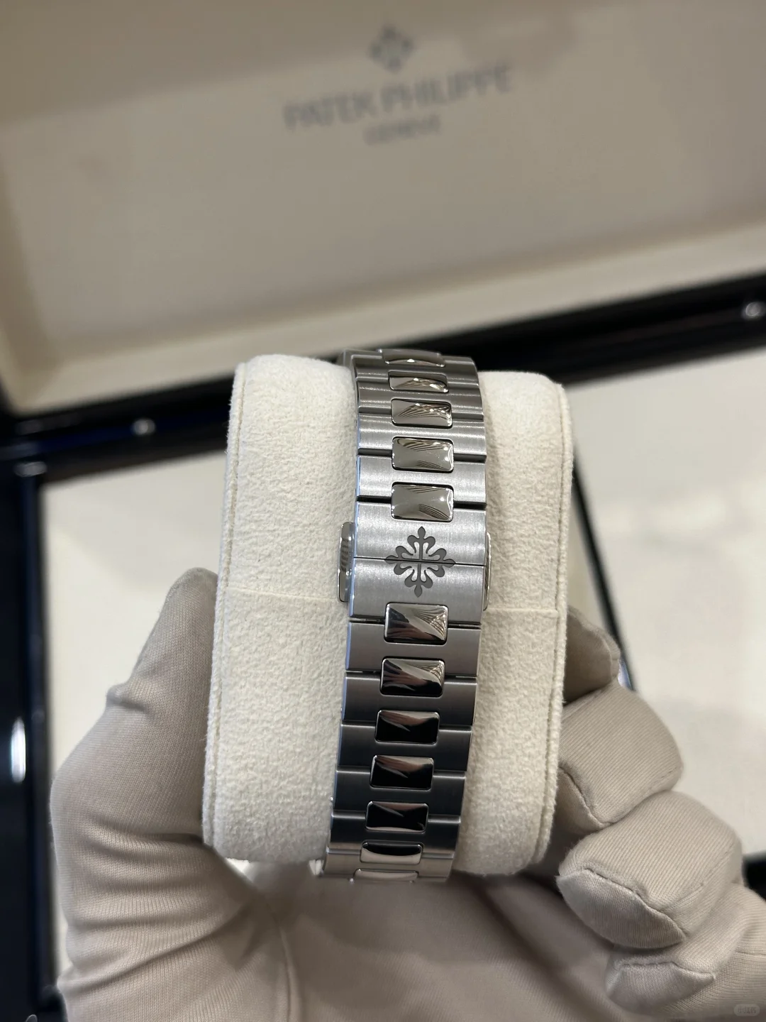 Patek Philippe Nautilus 5990/1A-011 Replica