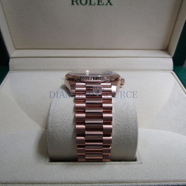 Rolex Day-Date 40 Presidential Olive Green Dial 18kt Rose Gold Men's Watch 228235-0025