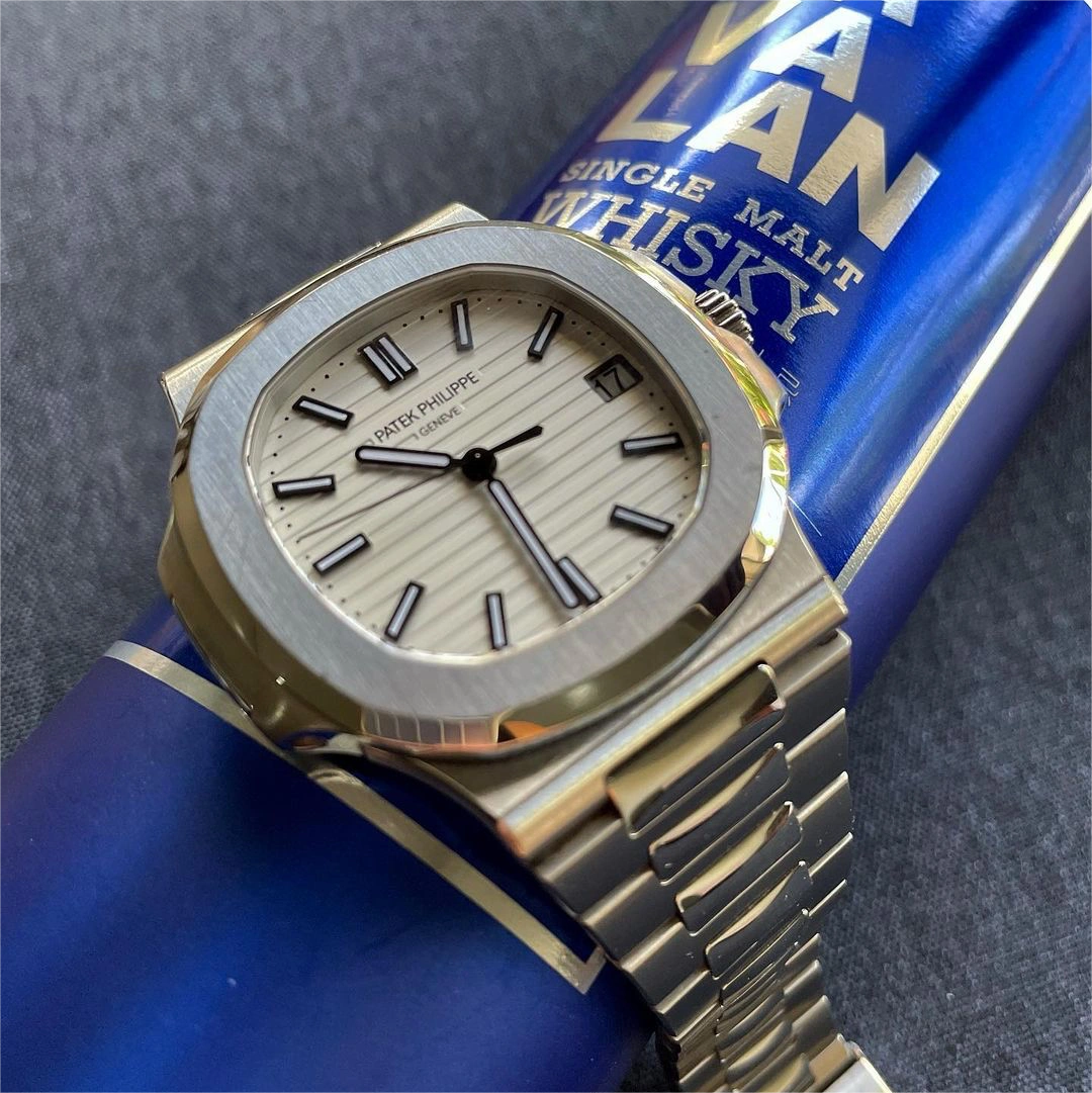 PATEK PHILIPPE Nautilus 5711/1A-011