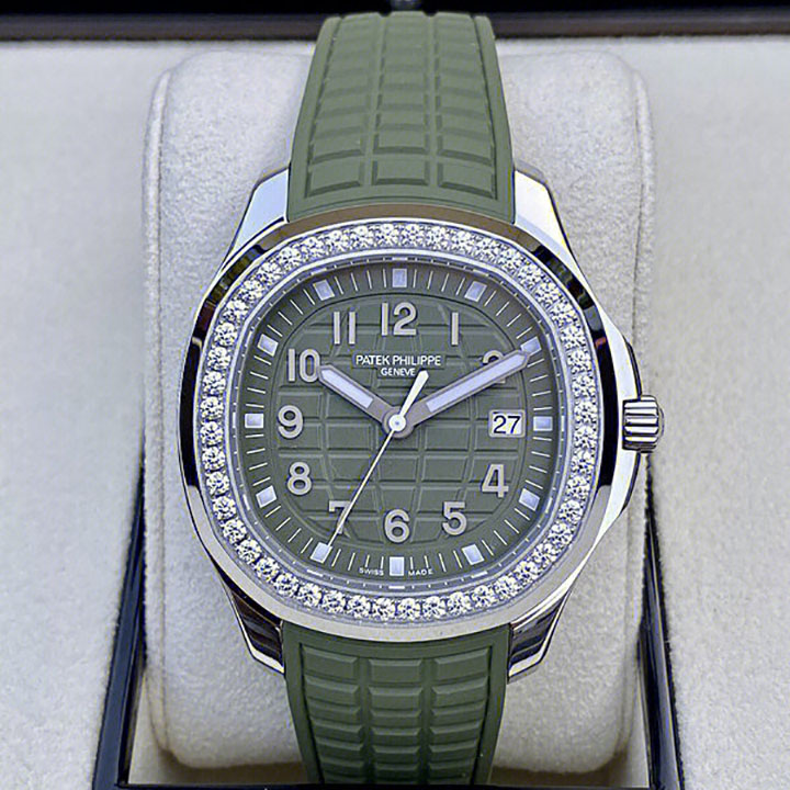 5267/200A-011-Patek Philippe AQUANAUT