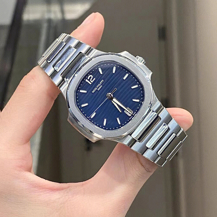 7118/1A-001 Patek Philippe- NAUTILUS-women