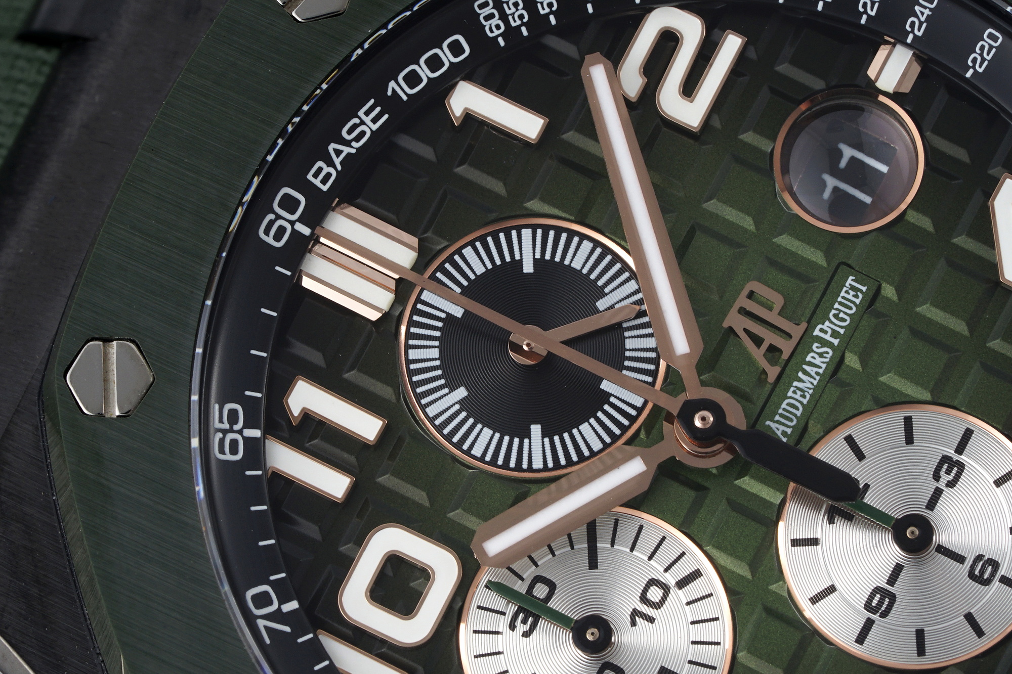 Audemars Piguet Royal Oak Offshore 44 mm, Green Ref. 26405CE.OO.A056CA.01