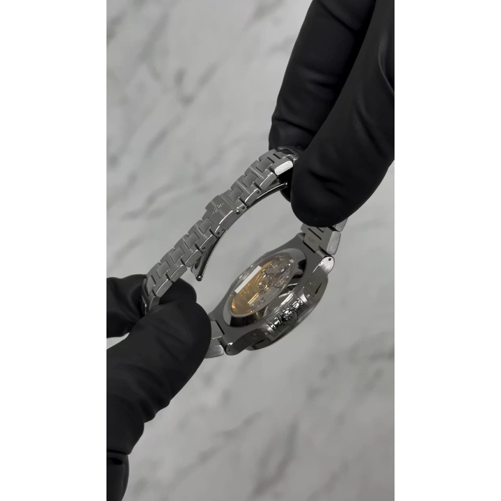 Patek Philippe Nautilus 5726/1A-010 Mens 40.5mm