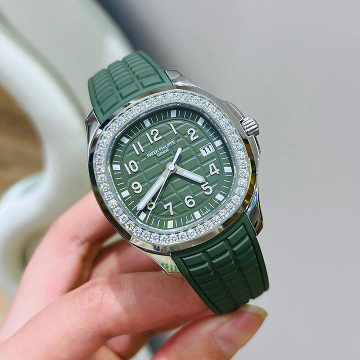 5267/200A-011-Patek Philippe AQUANAUT