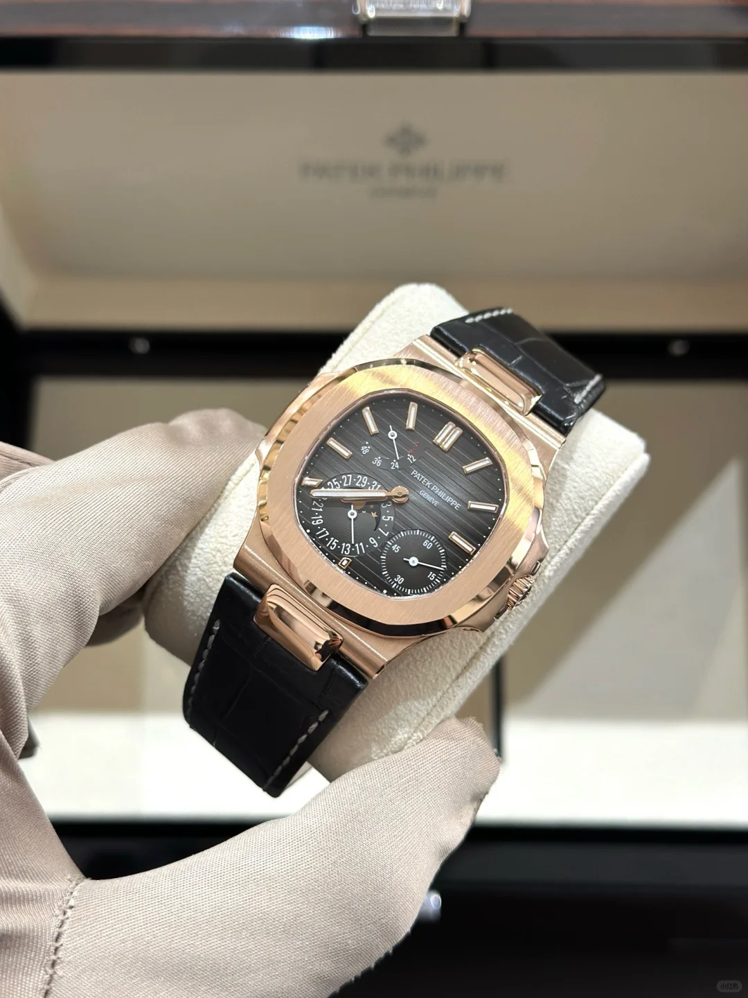 Patek Philippe Nautilus Gold 5712R-001 Replica