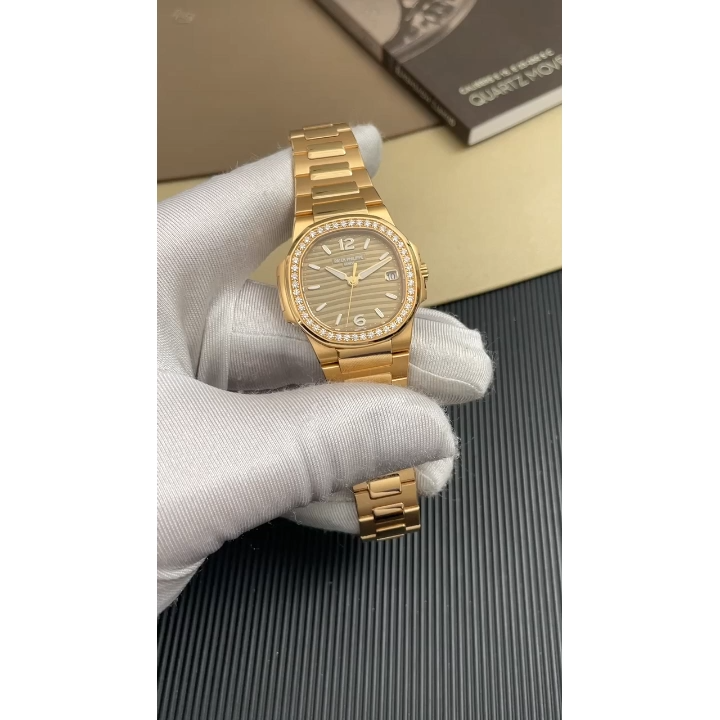 Patek Philippe Nautilus 7010/1R-012 Replica