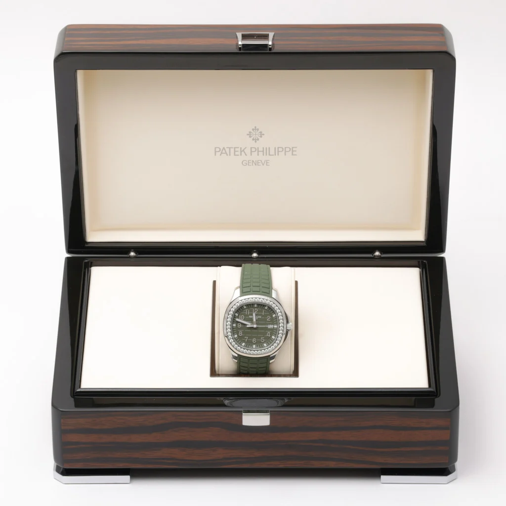 5267/200A-011-Patek Philippe AQUANAUT