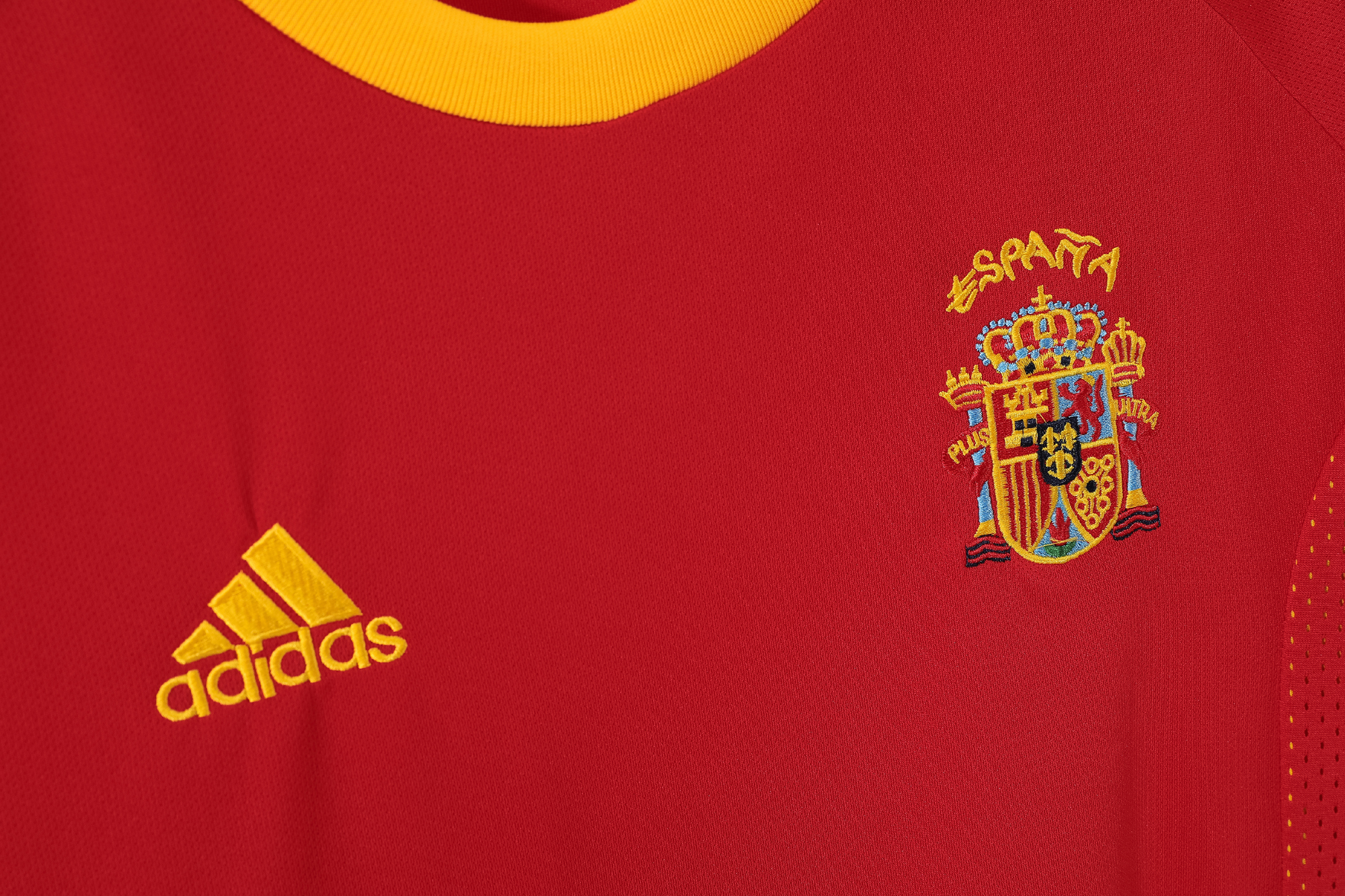 Spain Home Retro Jersey 2002/04