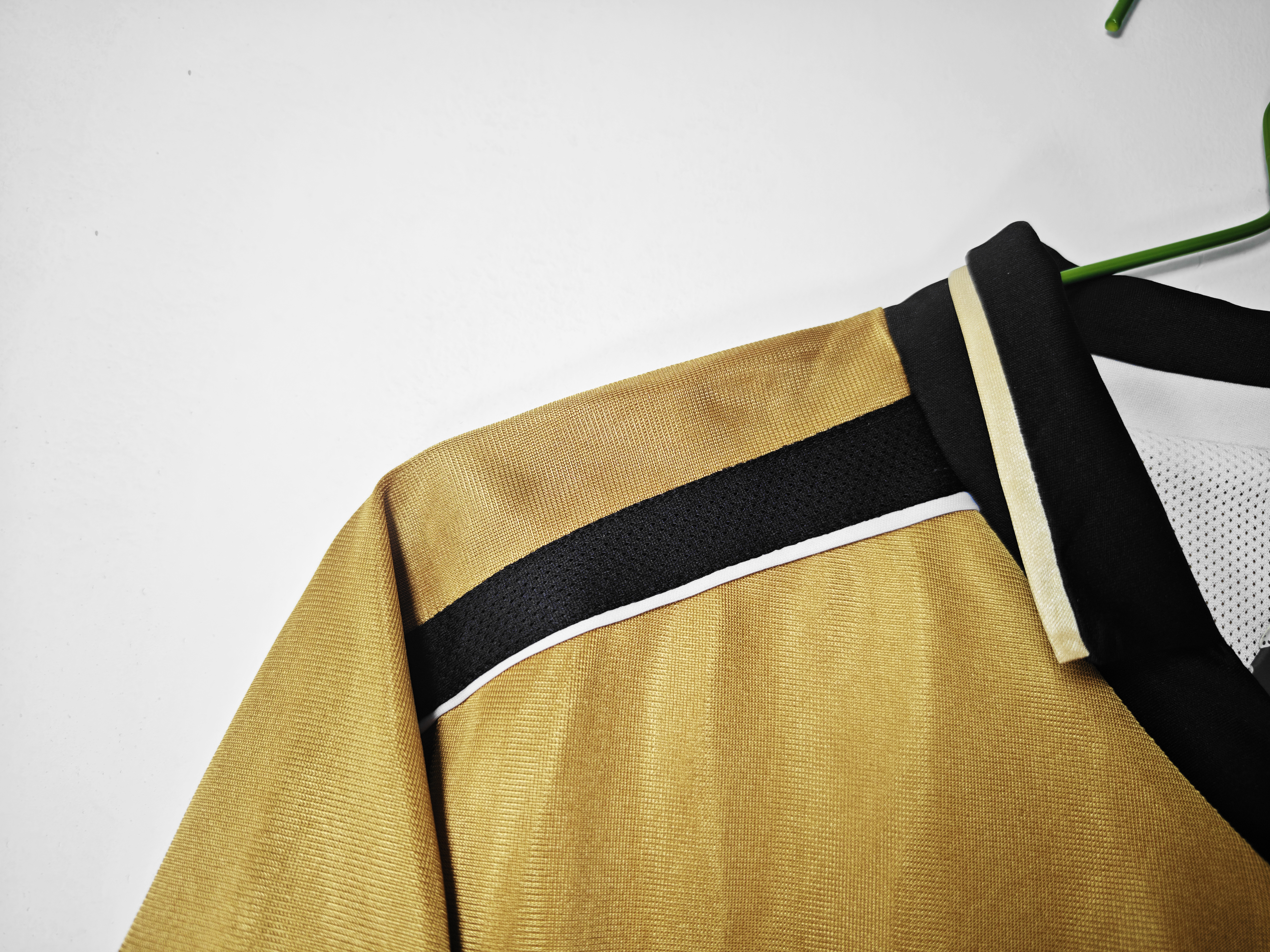 Manchester United 2001/02 Reversible Centenary Retro Jersey