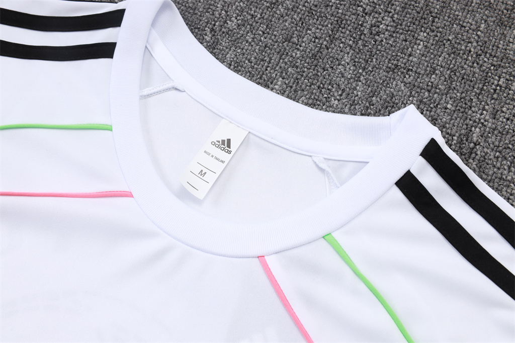 Juventus Training Jersey 25/26