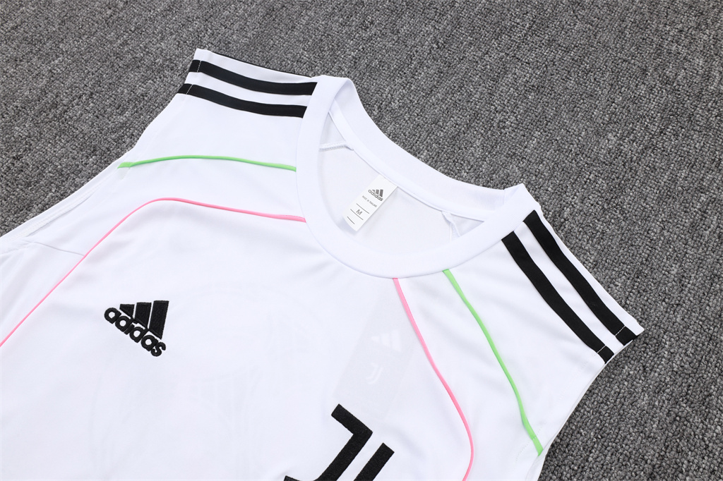 Juventus Training Jersey 25/26