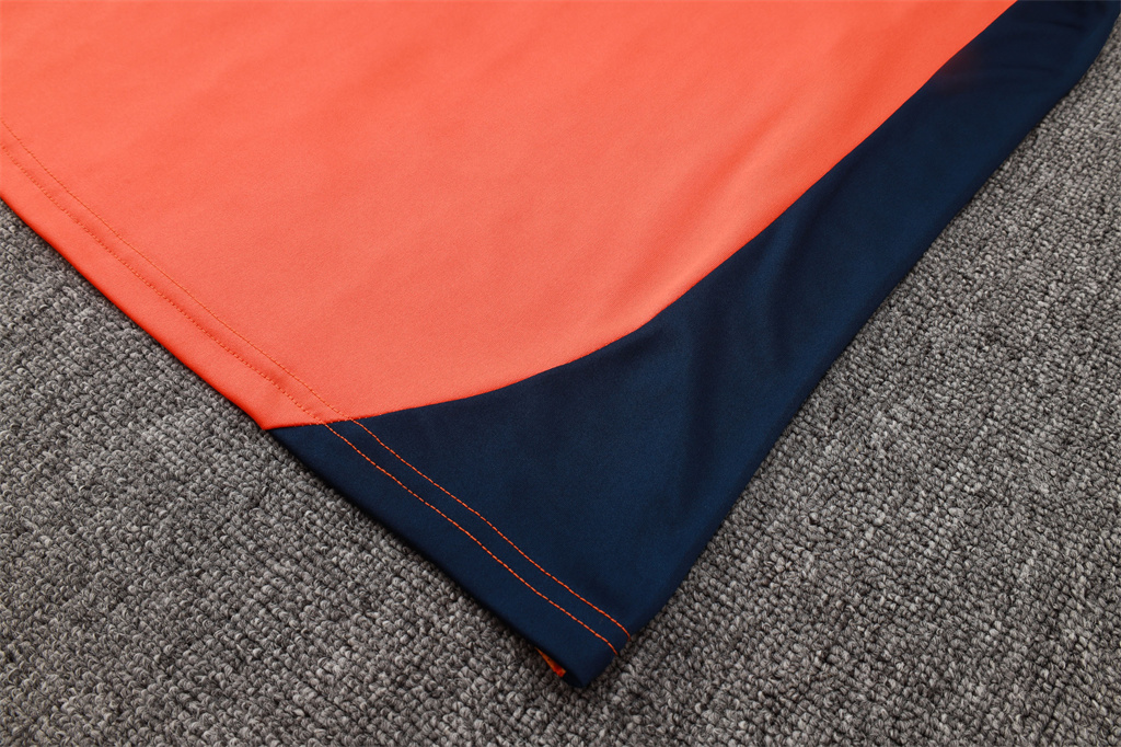 Juventus Training Jersey 24/25