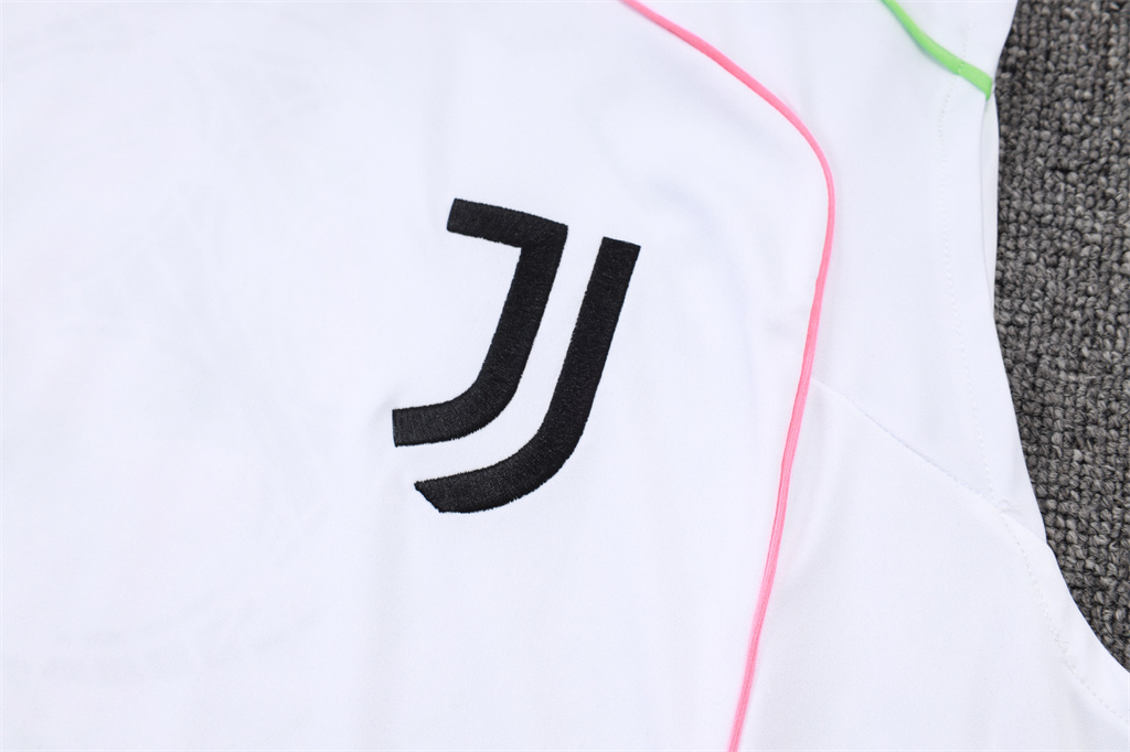 Juventus Training Jersey 25/26