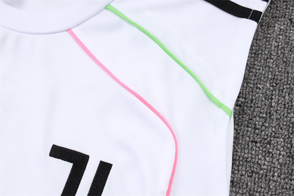 Juventus Training Jersey 25/26