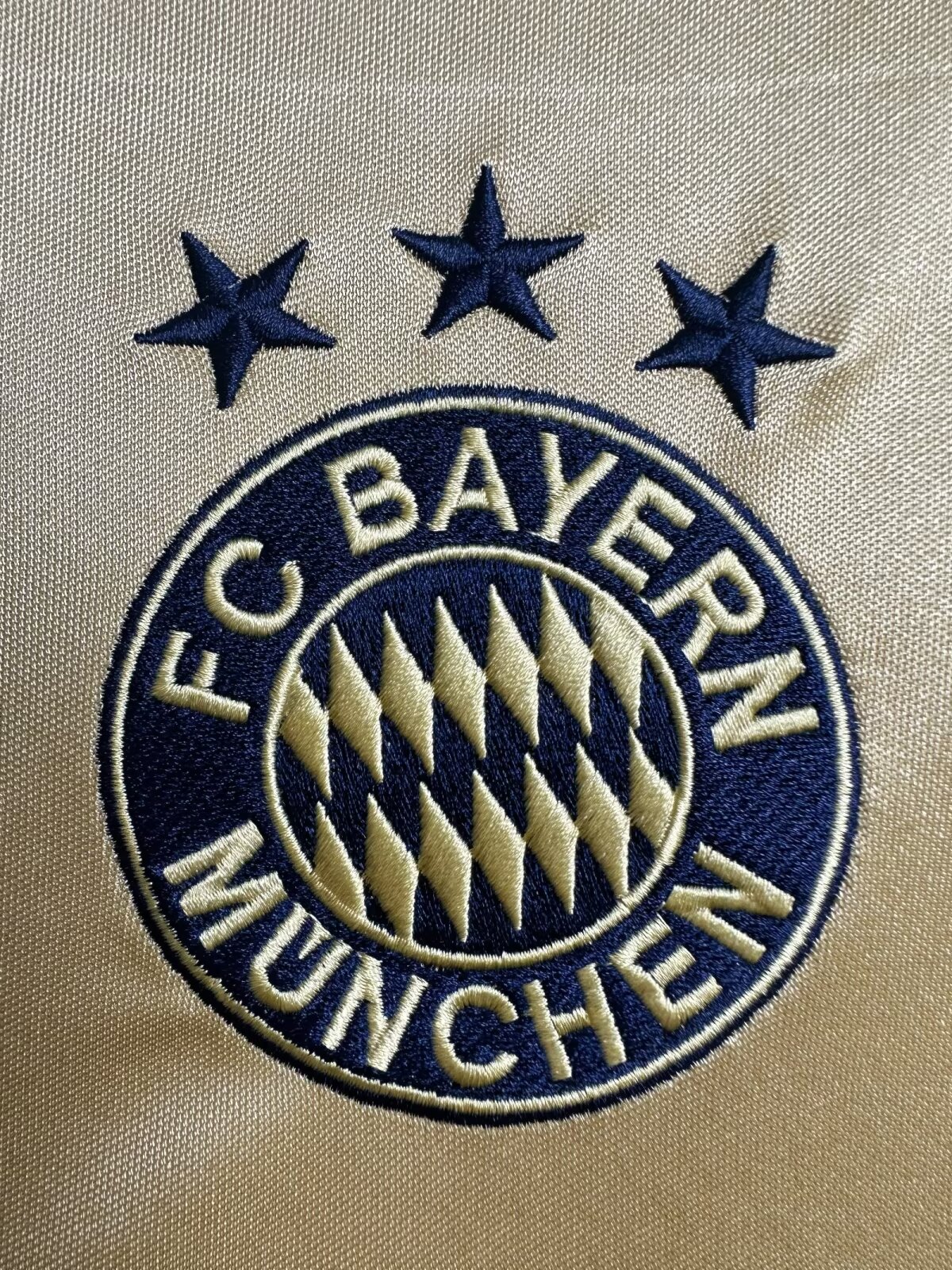 Bayern Munich Away Retro Jersey 2003/04