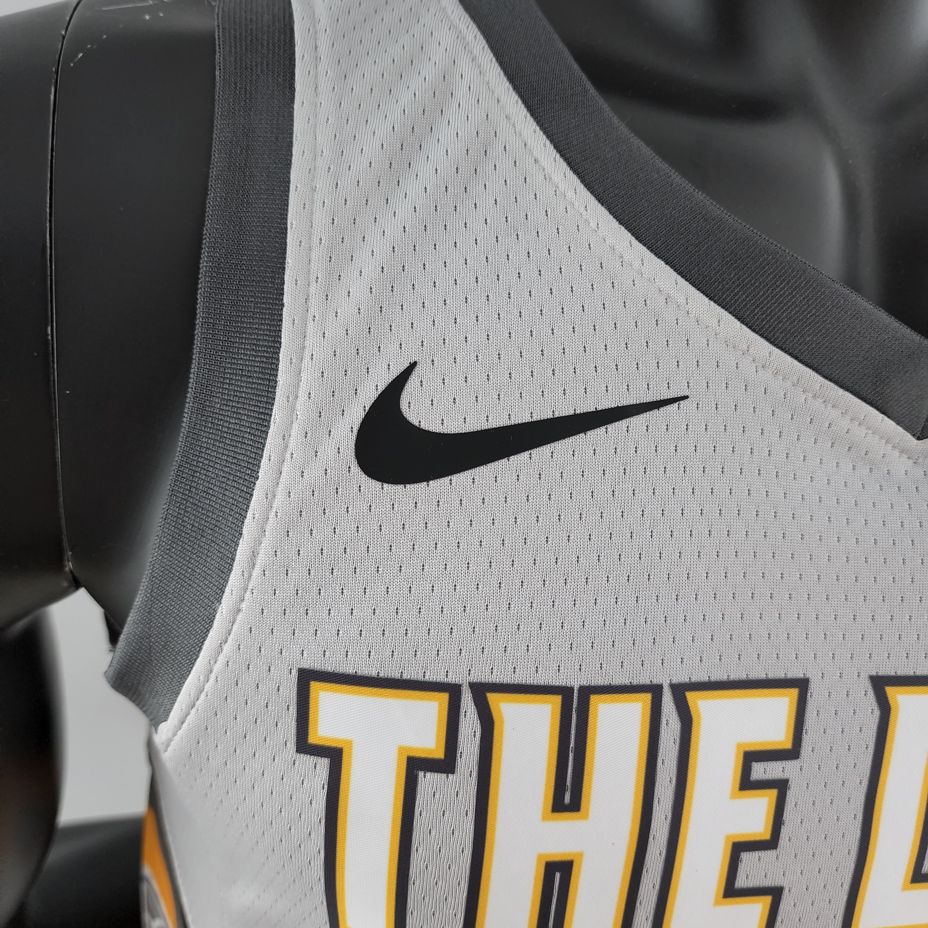 LeBron James Cleveland Cavaliers Grey Swingman Jersey 2018