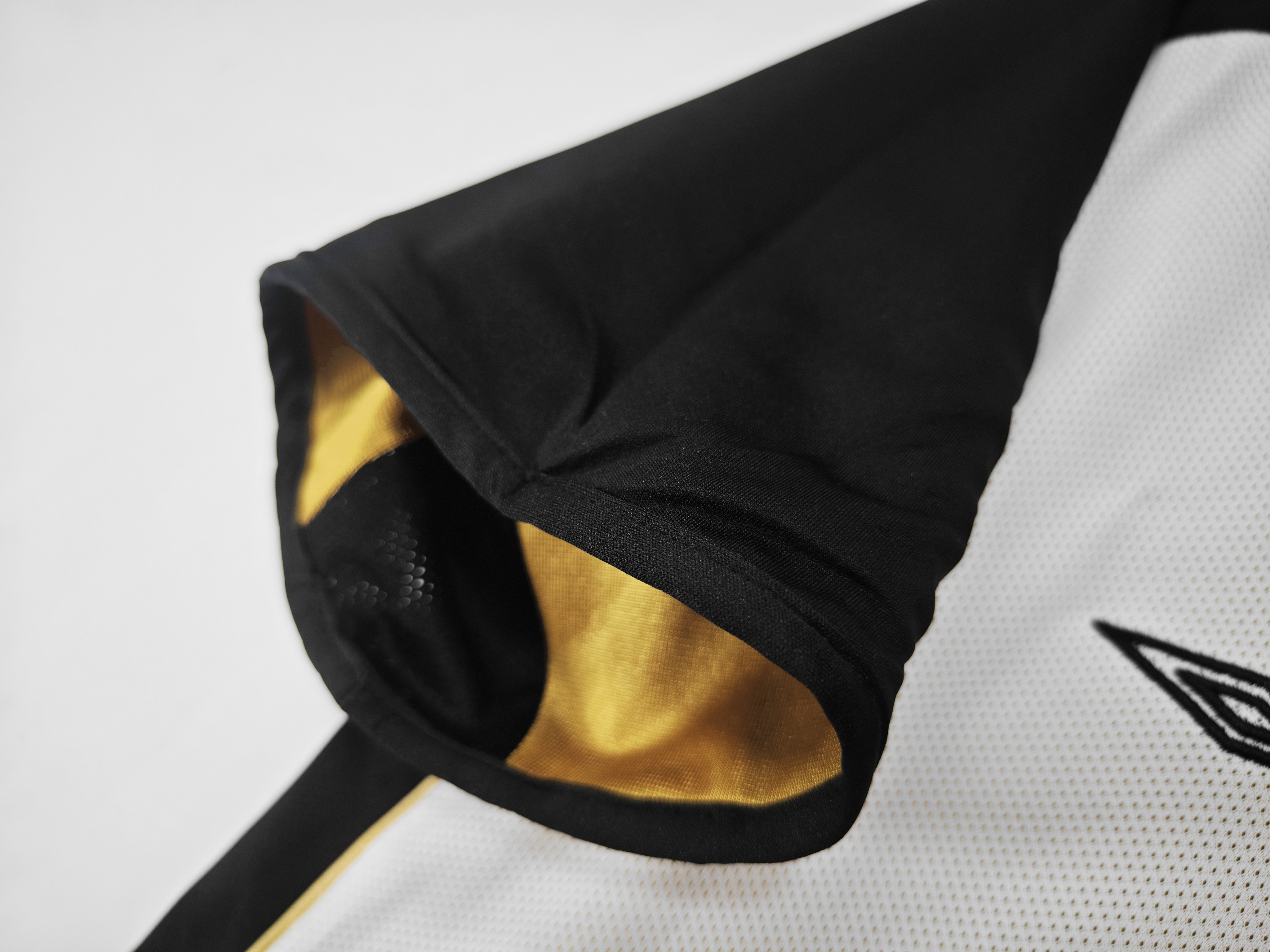 Manchester United 2001/02 Reversible Centenary Retro Jersey