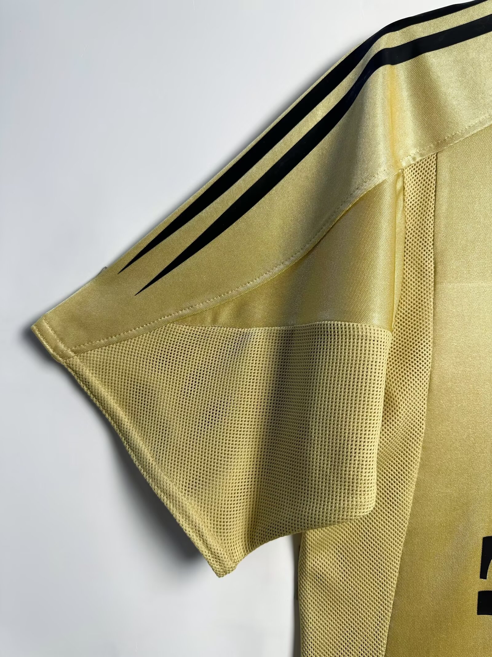 Bayern Munich Away Retro Jersey 2003/04