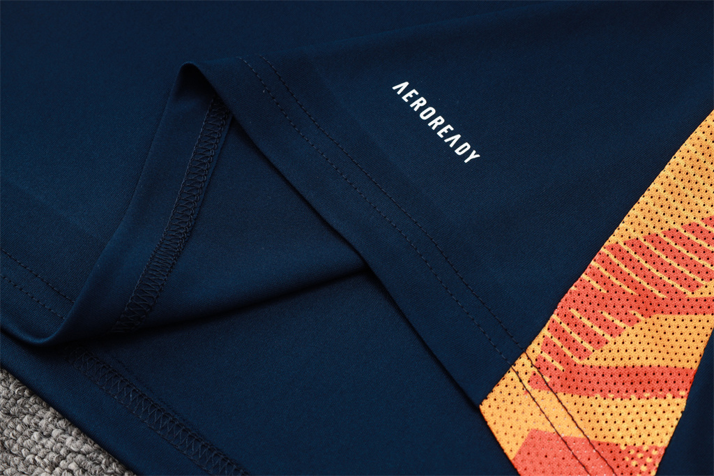 Juventus Training Jersey 24/25