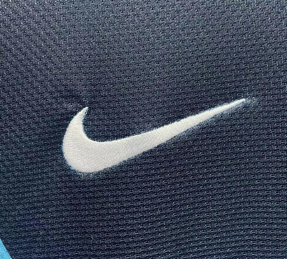 Arsenal Retro  Away Football Shirt 2011/2012