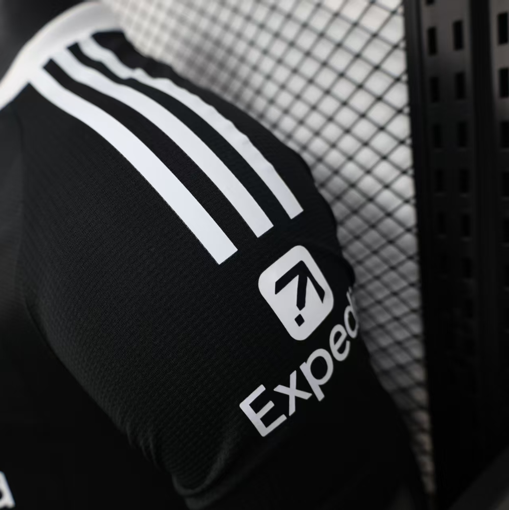 25-26 Liverpool Black Special Player Edition Football Shirt