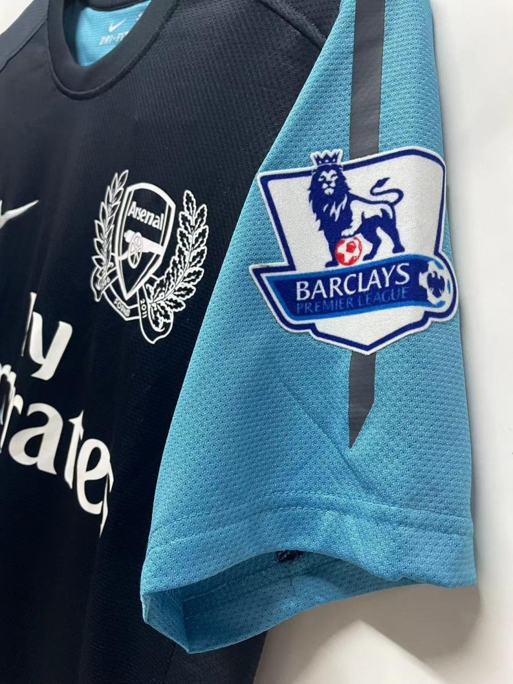 Arsenal Retro  Away Football Shirt 2011/2012