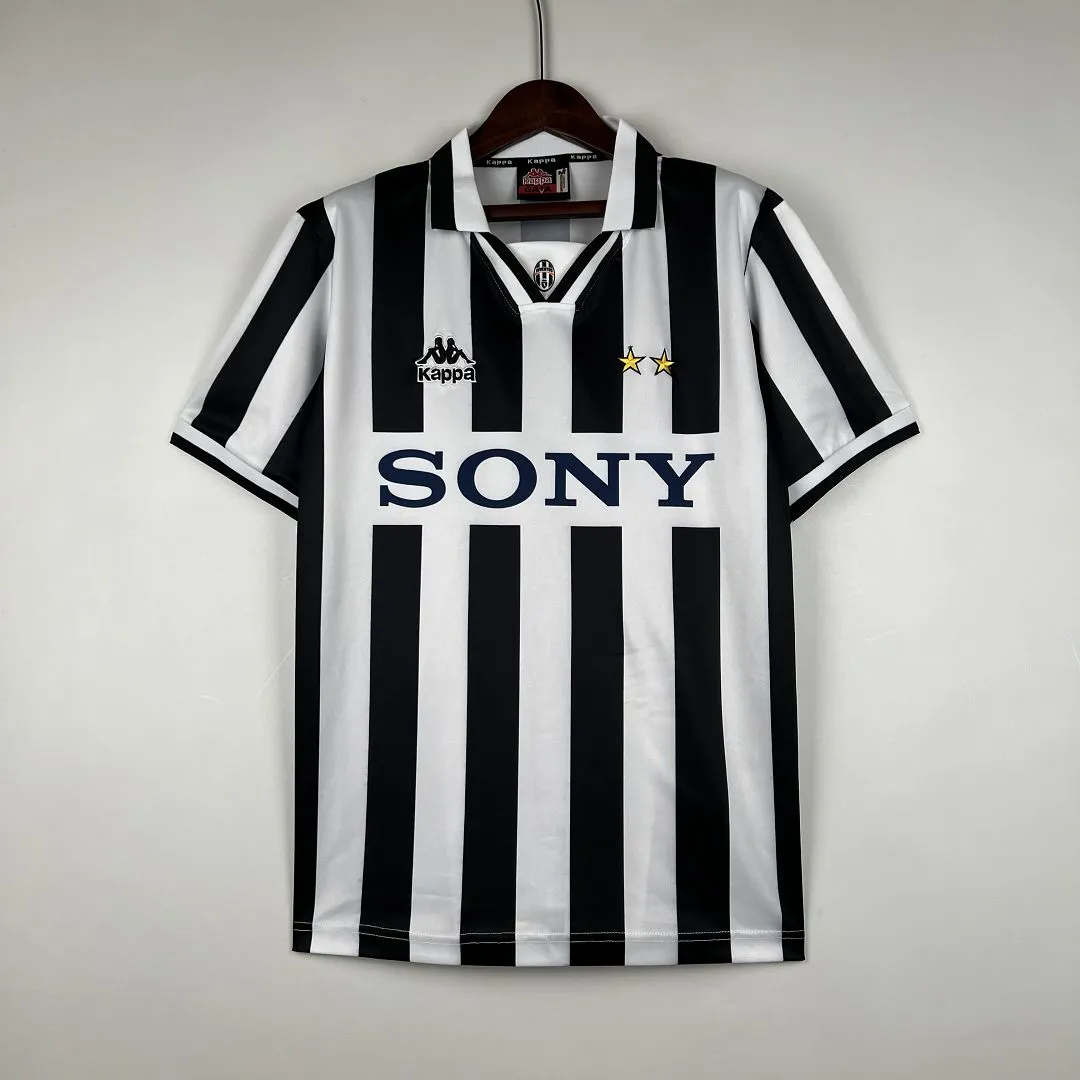 1996-97  Juventus Retro Jersey Home