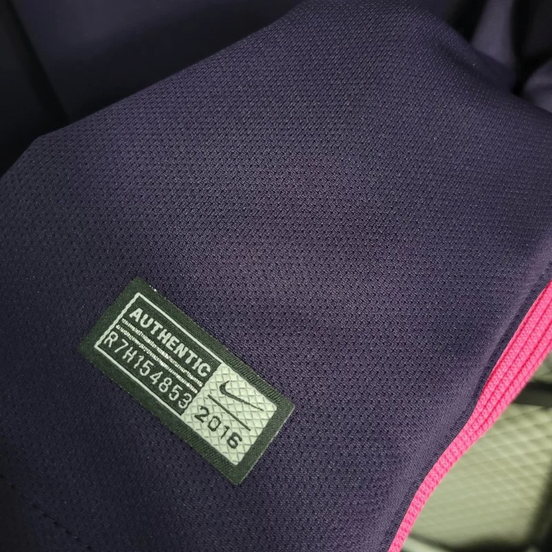 Barcelona Retro Long Sleeve Away Football Shirt 2016-17