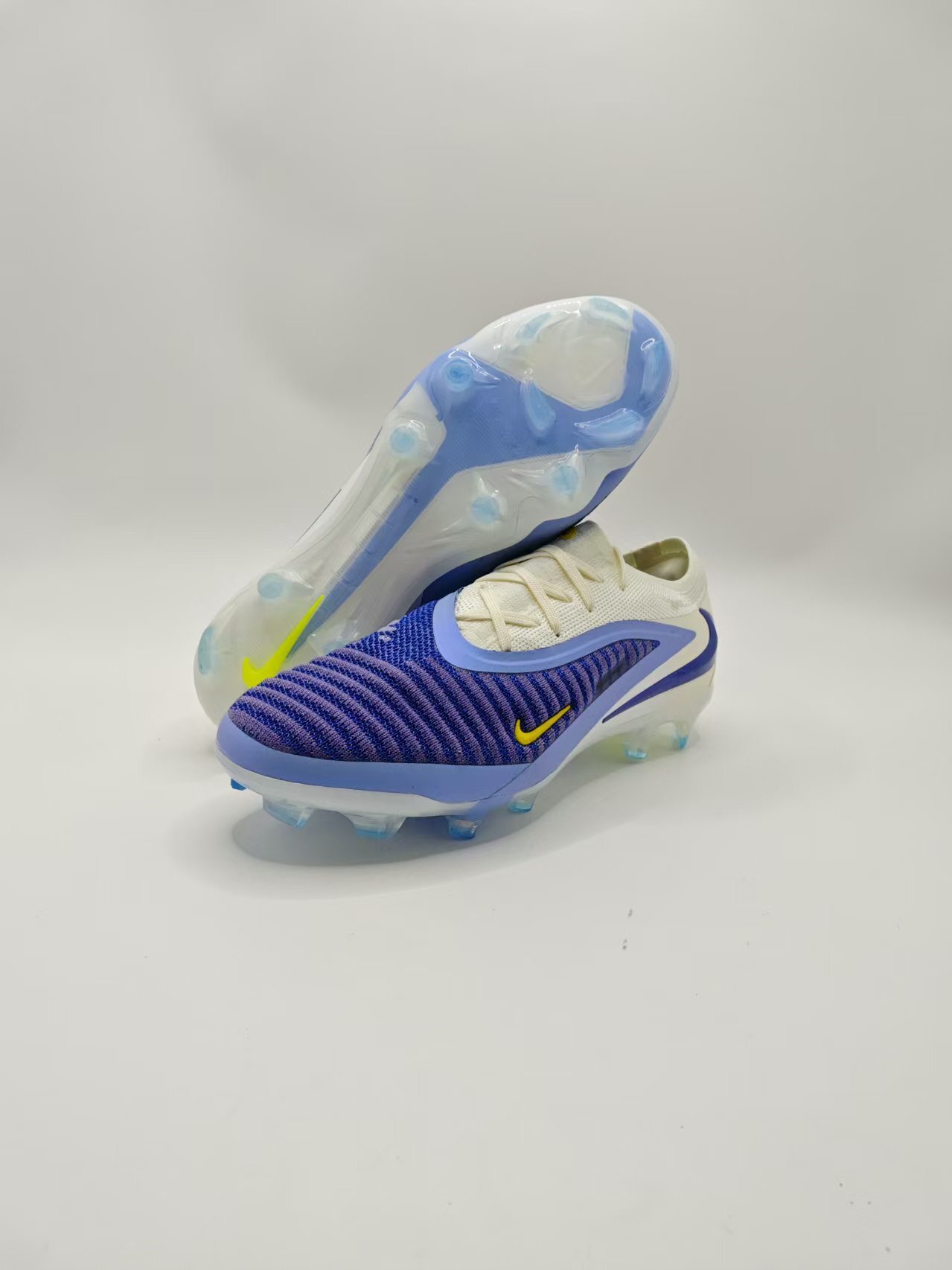 Nike Phantom GX III Low-Top Double-Layer Waterproof Fish Thread Full Knit FG Soccer Cleats