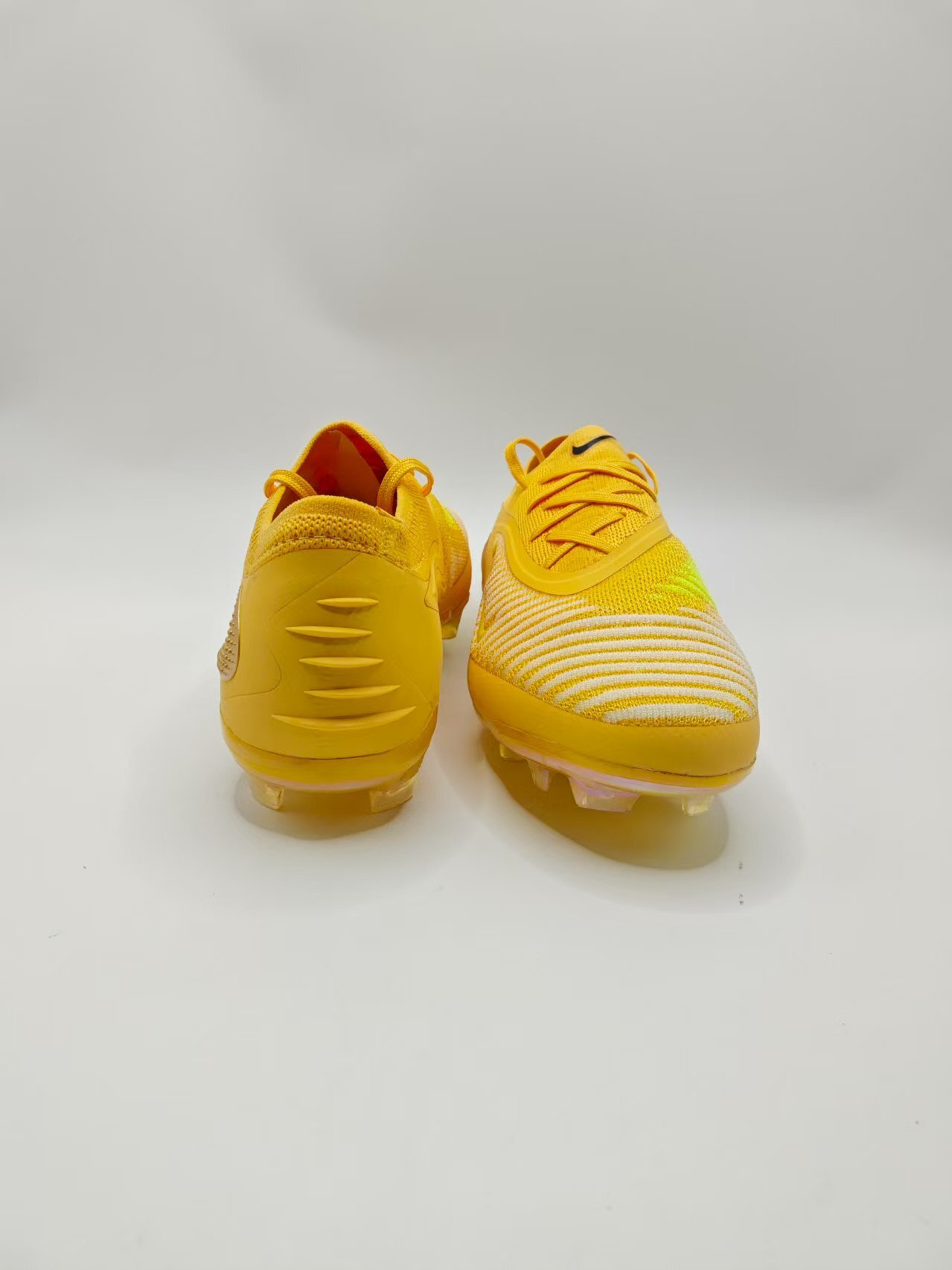 Nike Phantom GX III Low-Top Double-Layer Waterproof Fish Thread Full Knit FG Soccer Cleats