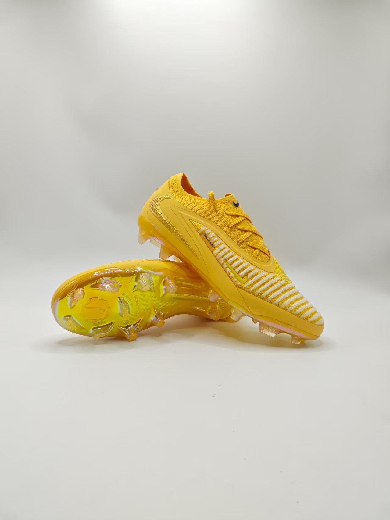 Nike Phantom GX III Low-Top Double-Layer Waterproof Fish Thread Full Knit FG Soccer Cleats