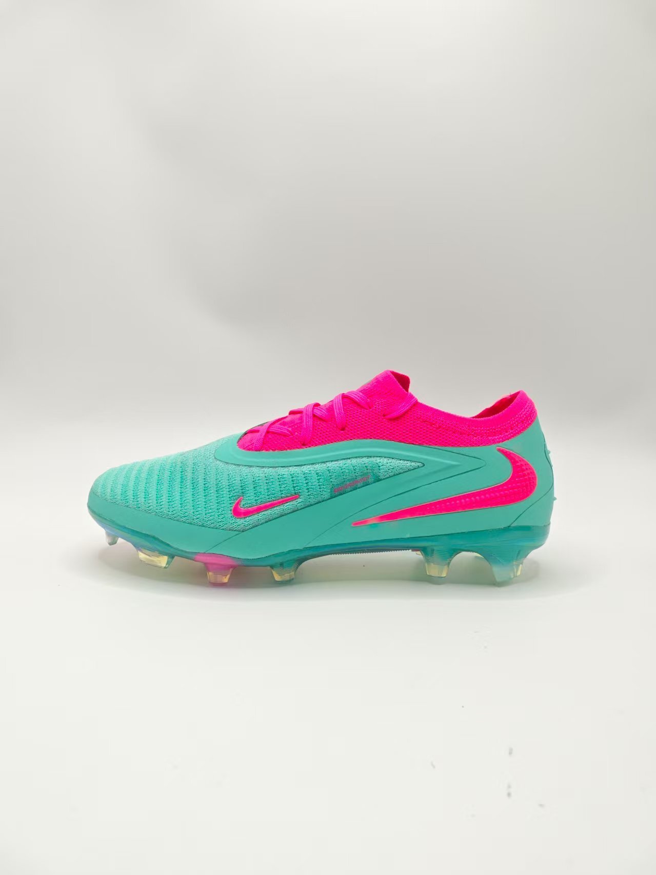 Nike Phantom GX III Low-Top Double-Layer Waterproof Fish Thread Full Knit FG Soccer Cleats