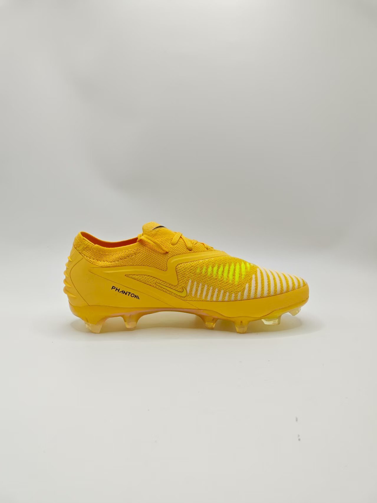 Nike Phantom GX III Low-Top Double-Layer Waterproof Fish Thread Full Knit FG Soccer Cleats