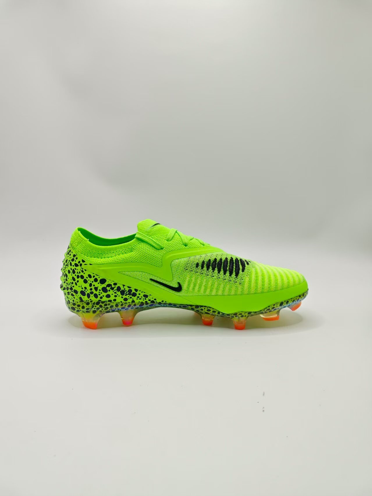 Nike Phantom GX III Low-Top Double-Layer Waterproof Fish Thread Full Knit FG Soccer Cleats