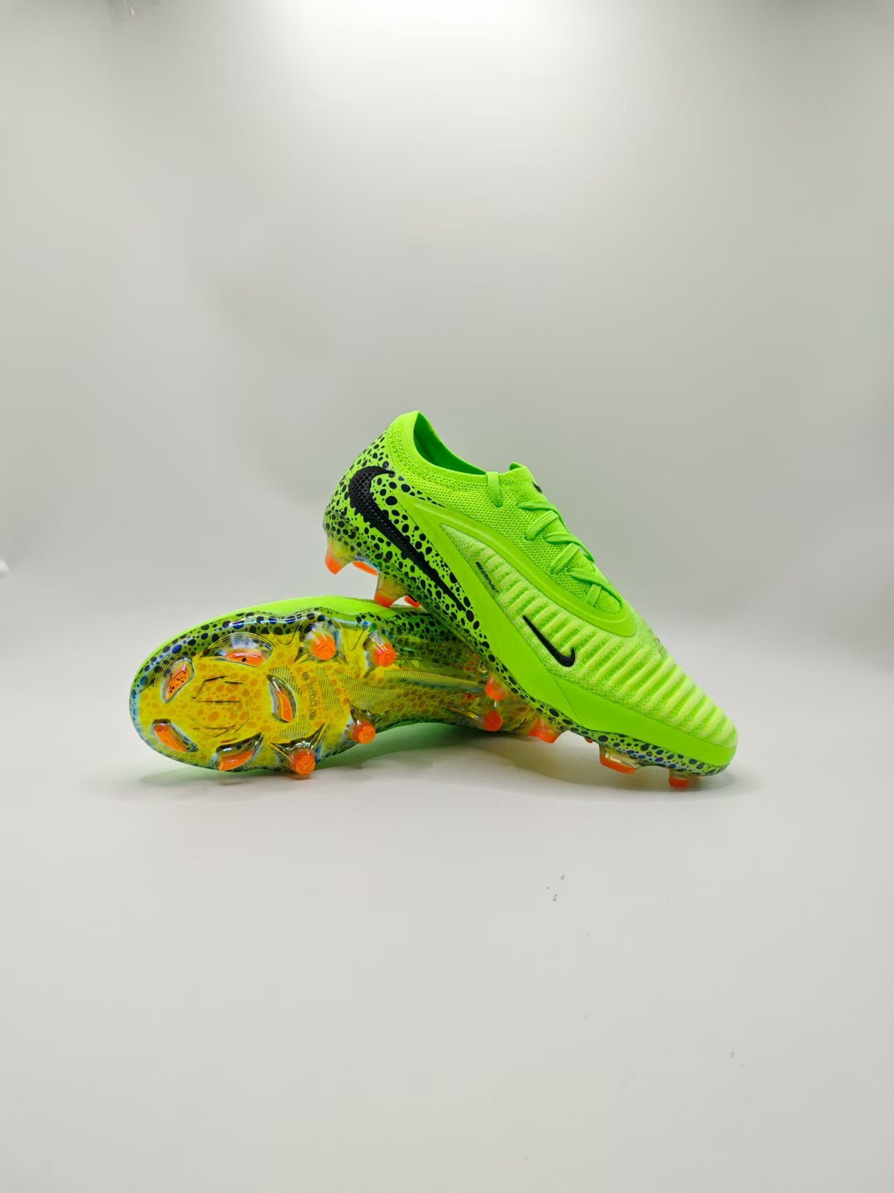 Nike Phantom GX III Low-Top Double-Layer Waterproof Fish Thread Full Knit FG Soccer Cleats