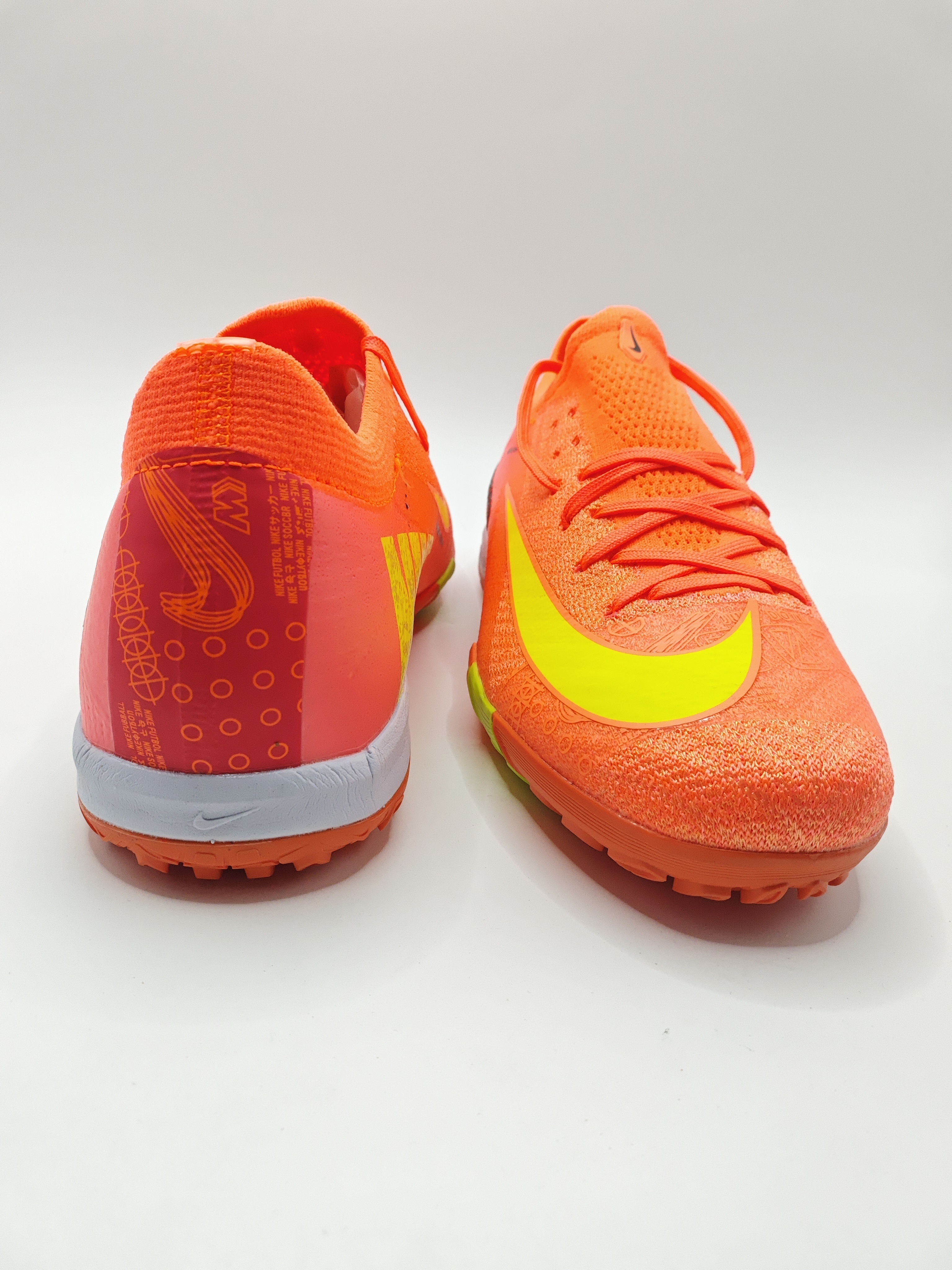 耐克刺客十六代低帮内置全气垫防水针织草钉MD底足球鞋