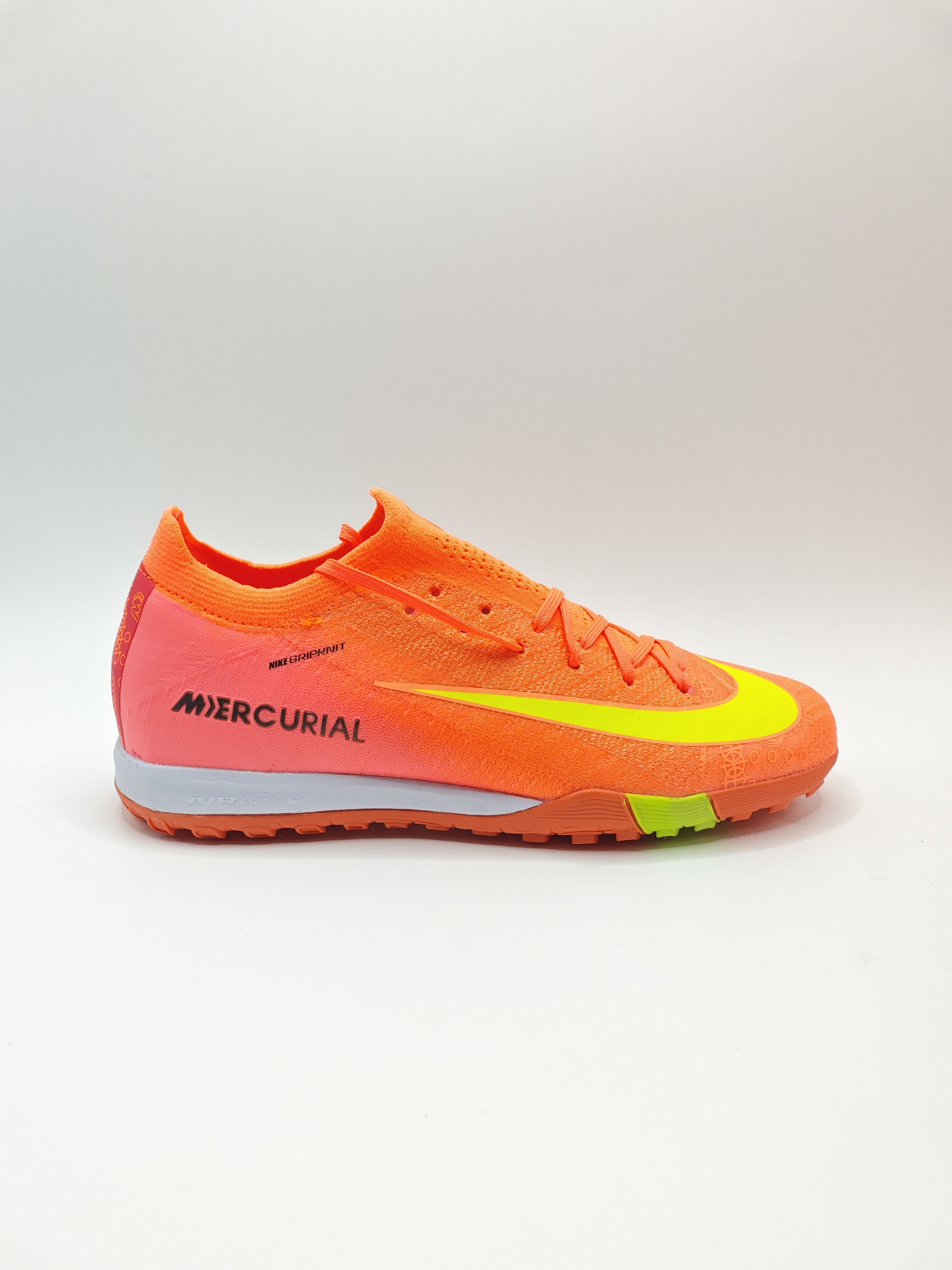 耐克刺客十六代低帮内置全气垫防水针织草钉MD底足球鞋