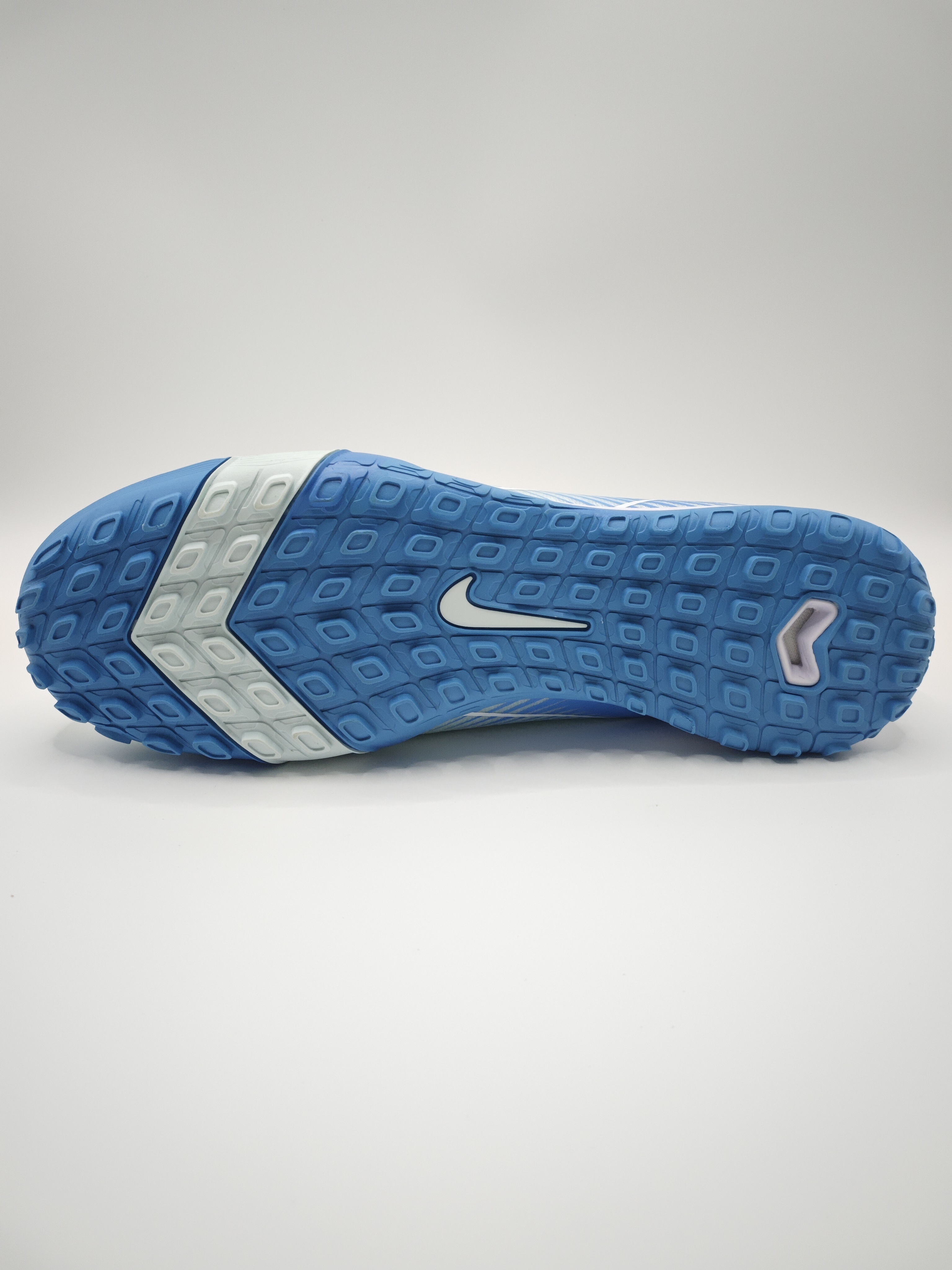 Nike Mercurial 16 Low-Top Soccer Cleats: Built-in Full Air Cushion, Waterproof Knit & MD Outsole for Grass Pitches