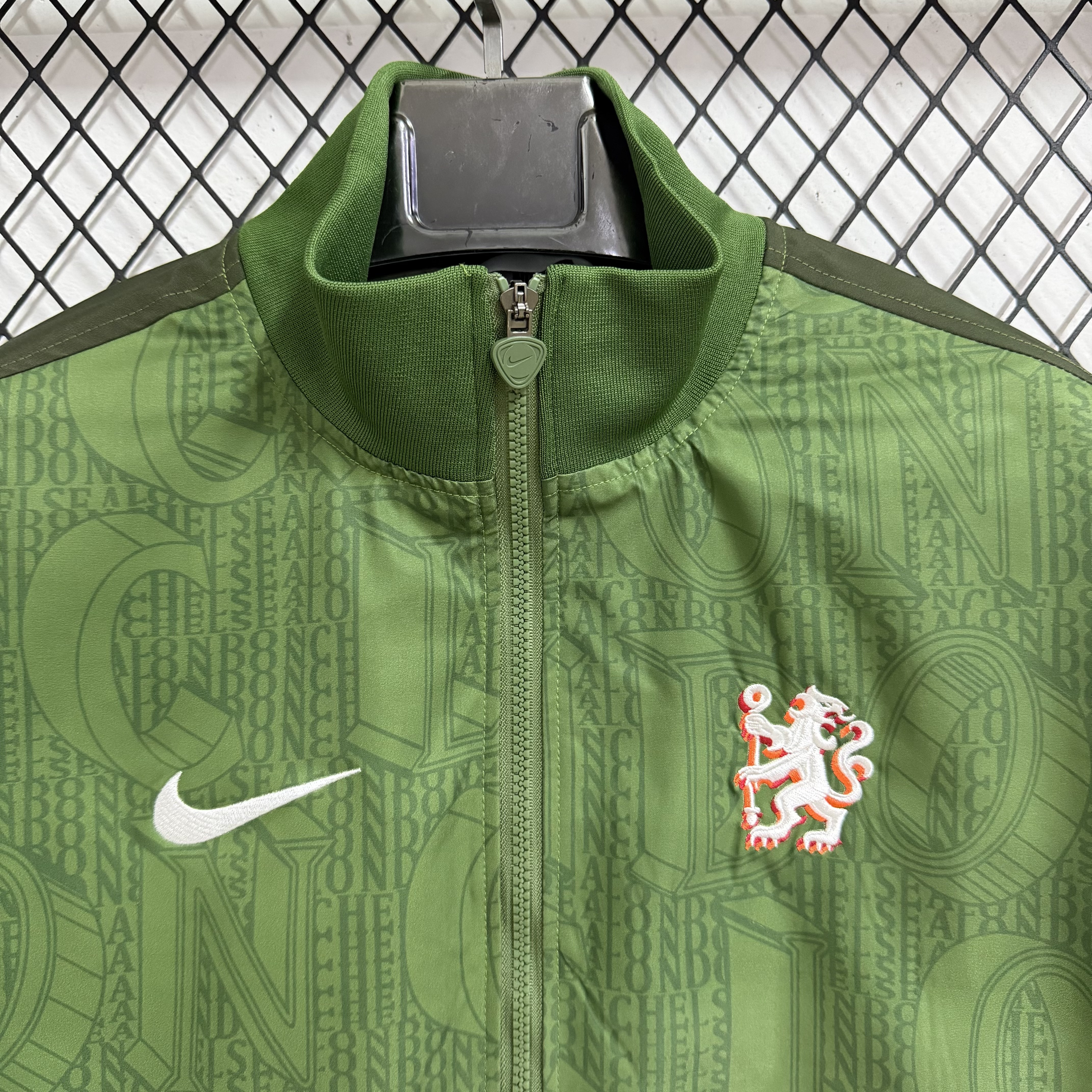 Chelsea FC 2024/25 Green Training Jacket – Nike CFC London Retro Windbreaker