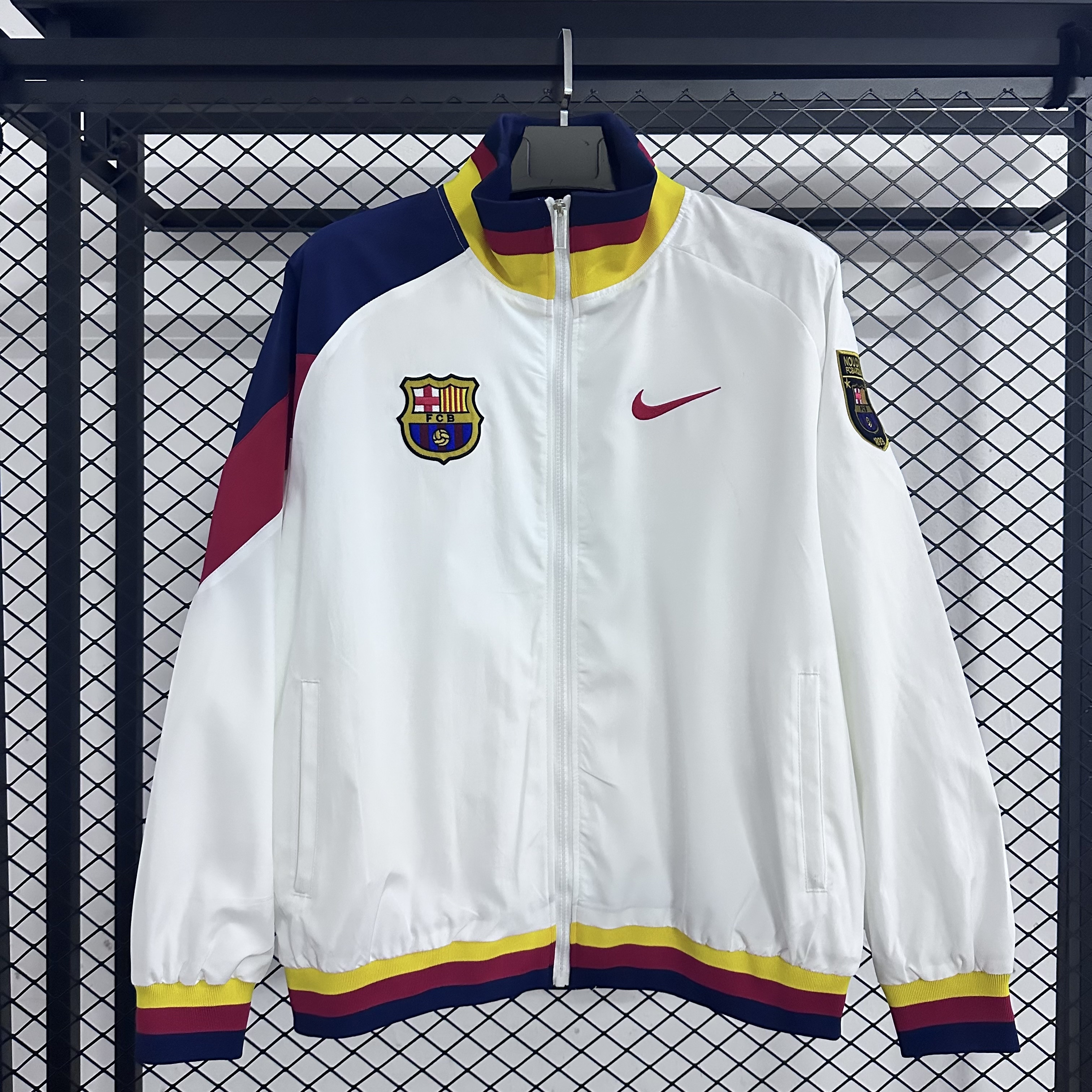 25-26 Barcelona football retro edition off field sports rest single-sided casual waterproof windbreaker jacket embroidered