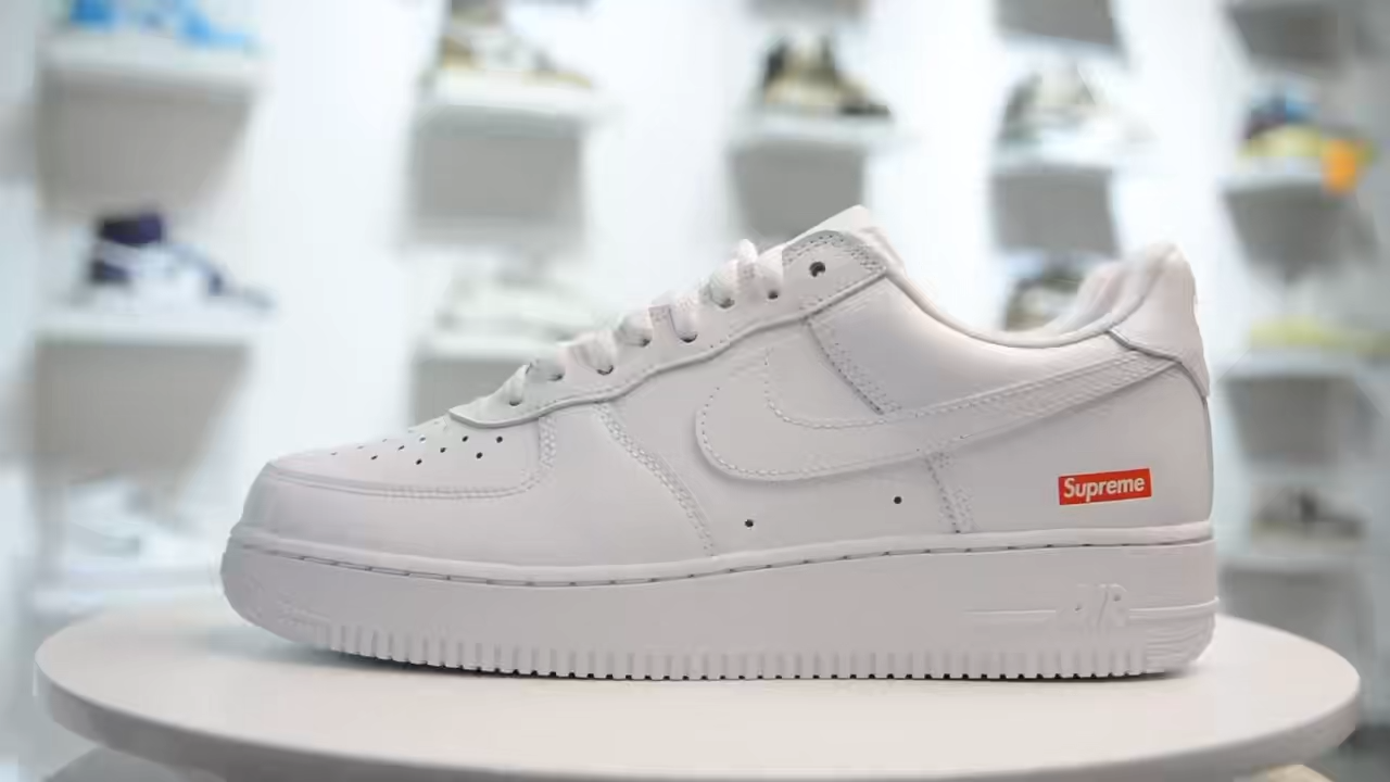 Nike Air Force 1 Low Supreme White
