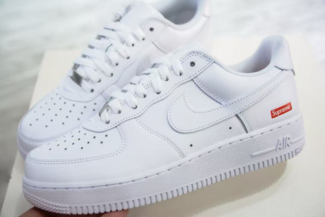 Nike Air Force 1 Low Supreme White