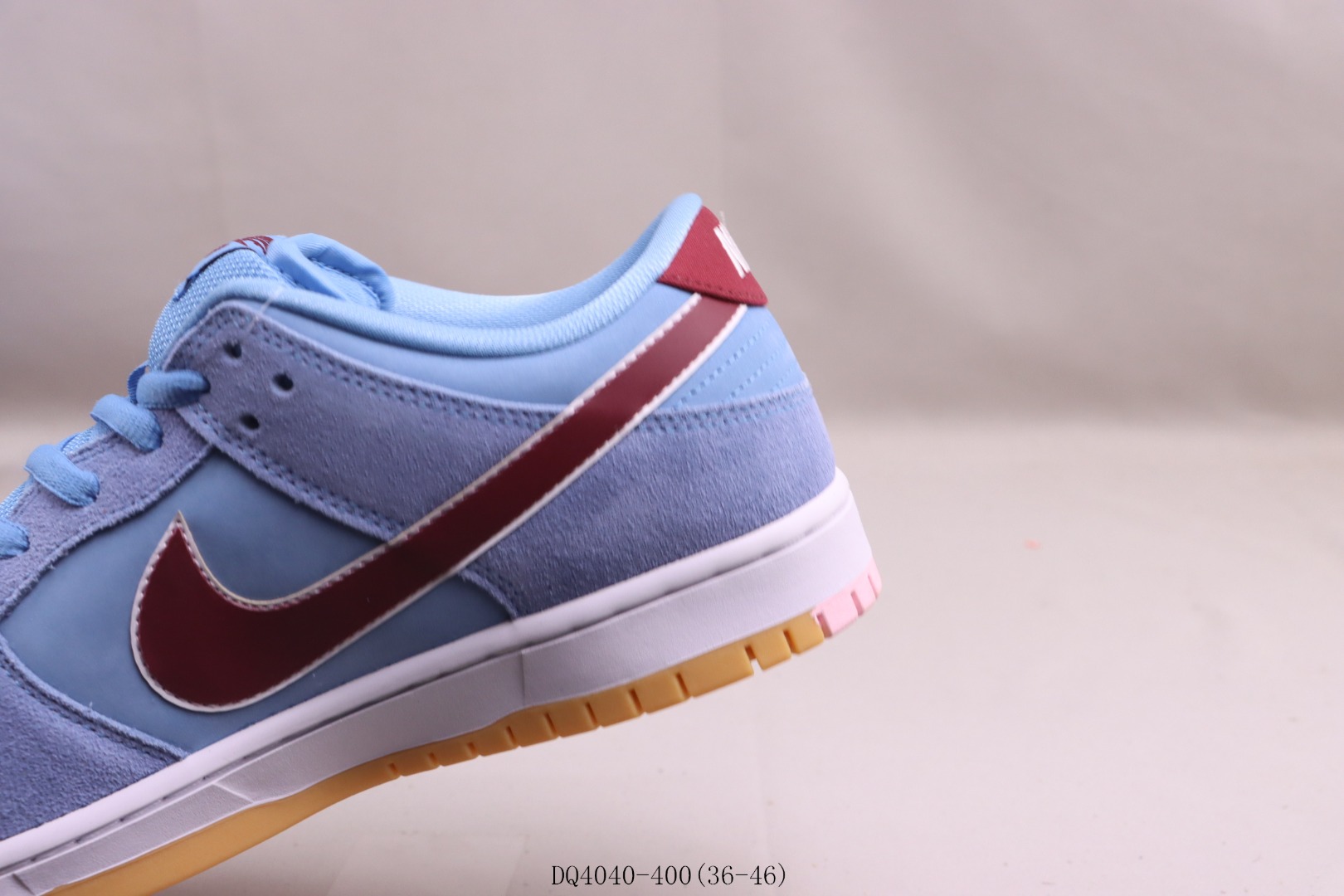 Nike SB Dunk Low Philadelphia Phillies