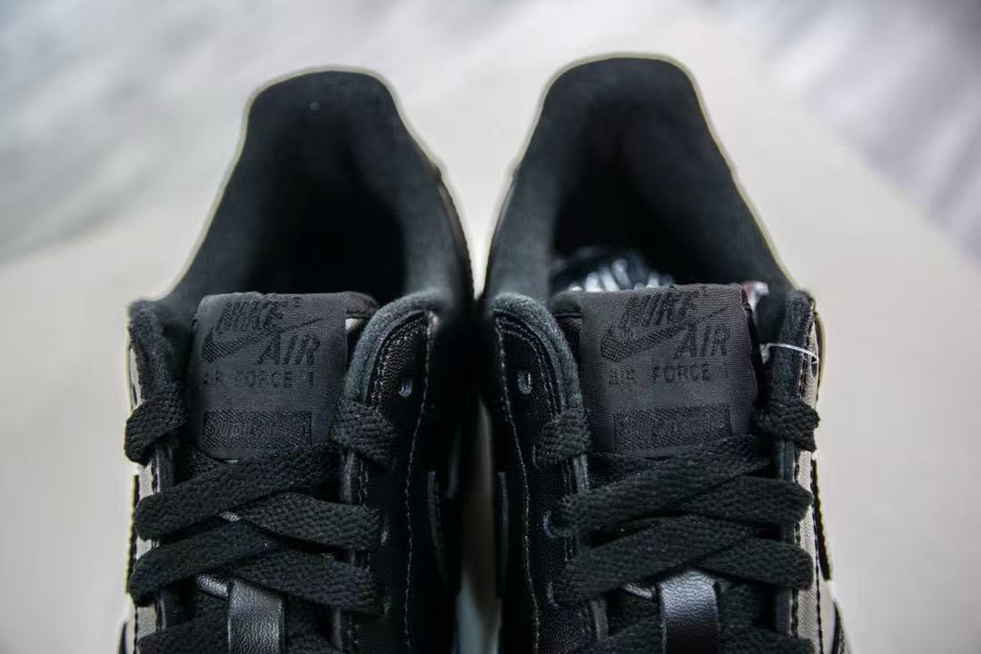 Nike Air Force 1 Low Supreme Black