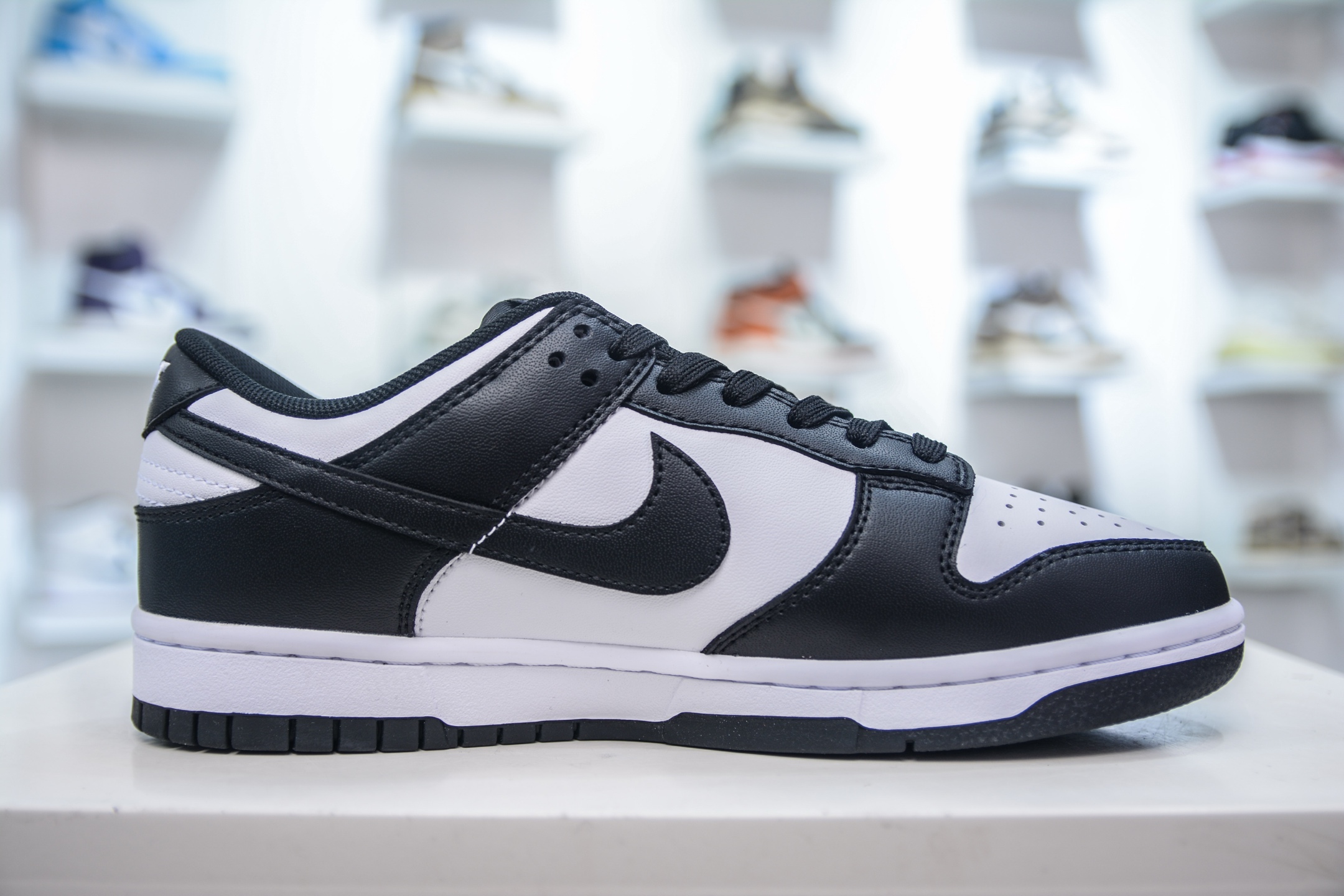 Nike Dunk Low Retro White Black