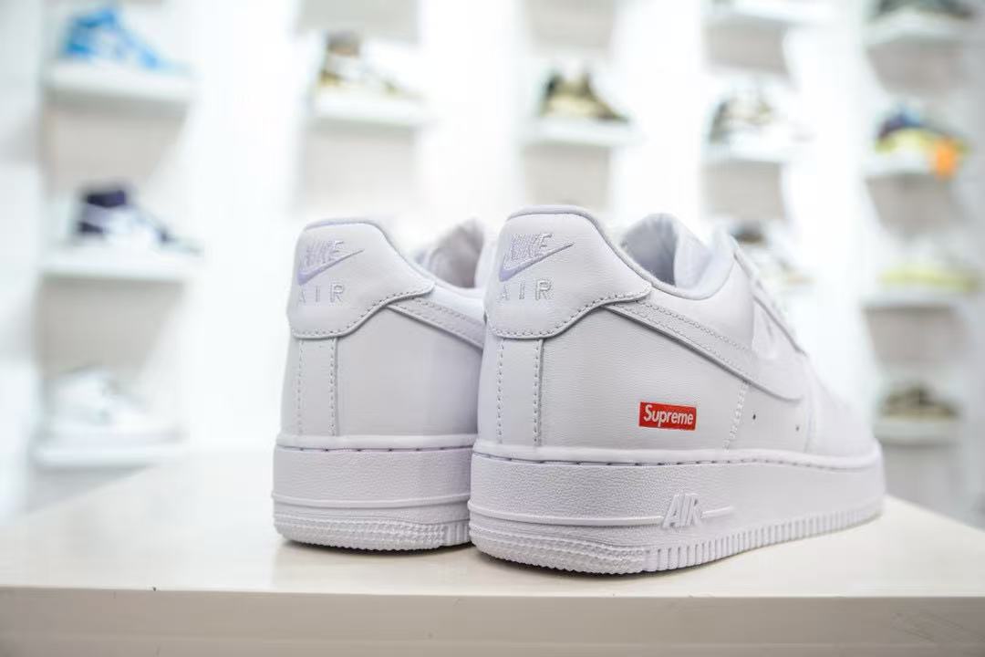 Nike Air Force 1 Low Supreme White