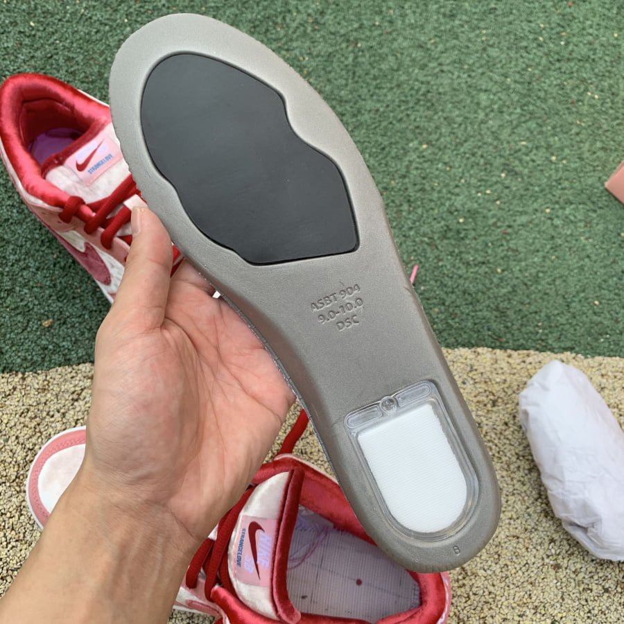 Nike SB Dunk Low StrangeLove Skateboards (Special Box)